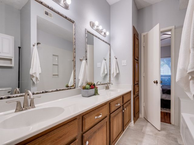 1609 Marsh Lane 110, Carrollton, TX 75006