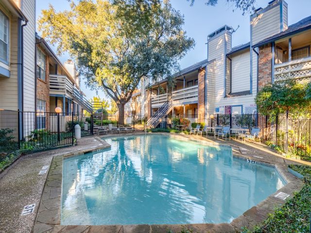 1609 Marsh Lane 110, Carrollton, TX 75006