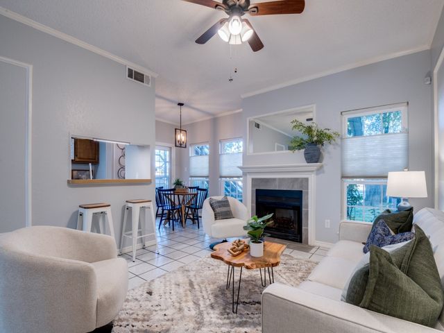 1609 Marsh Lane 110, Carrollton, TX 75006