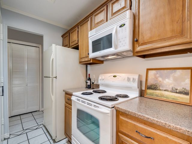 1609 Marsh Lane 110, Carrollton, TX 75006