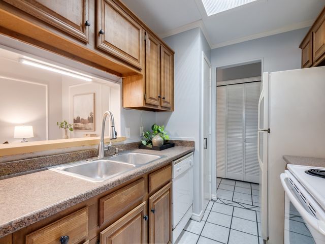 1609 Marsh Lane 110, Carrollton, TX 75006