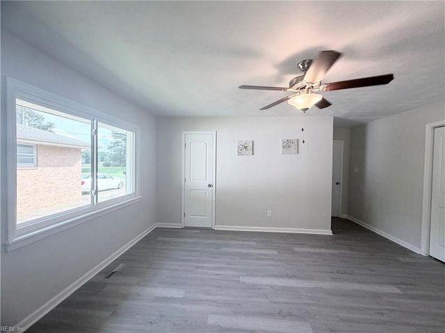 10 C C Spaulding DR, Hampton, VA 23666