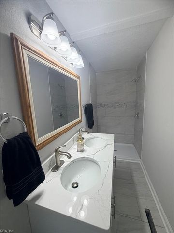 10 C C Spaulding DR, Hampton, VA 23666