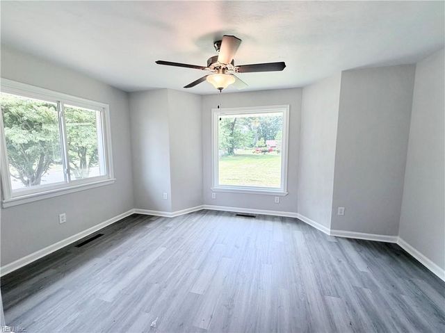 10 C C Spaulding DR, Hampton, VA 23666