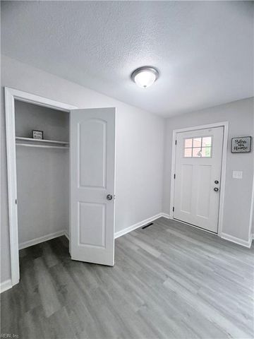 10 C C Spaulding DR, Hampton, VA 23666
