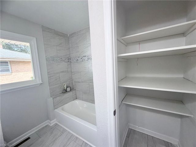 10 C C Spaulding DR, Hampton, VA 23666