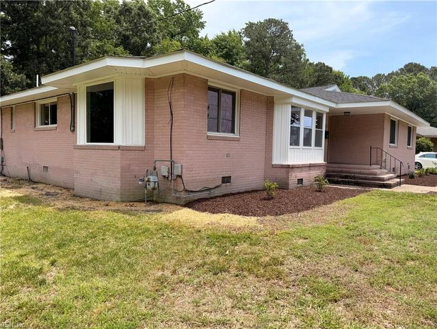 10 C C Spaulding DR, Hampton, VA 23666