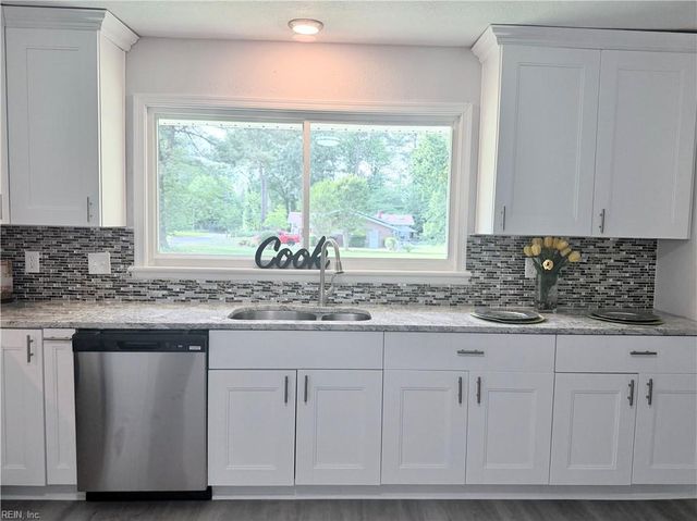 10 C C Spaulding DR, Hampton, VA 23666