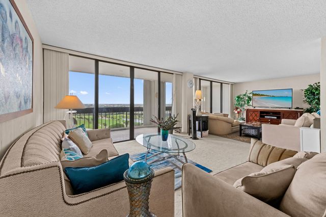 2400 Presidential Way 2004, West Palm Beach, FL 33401