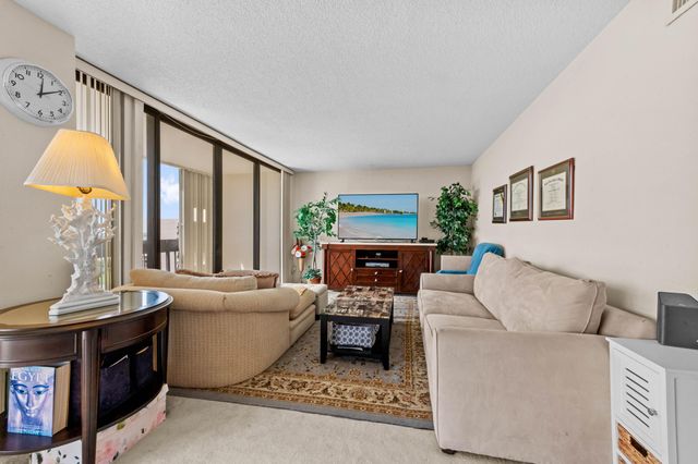 2400 Presidential Way 2004, West Palm Beach, FL 33401