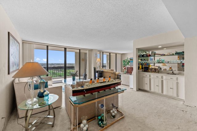 2400 Presidential Way 2004, West Palm Beach, FL 33401