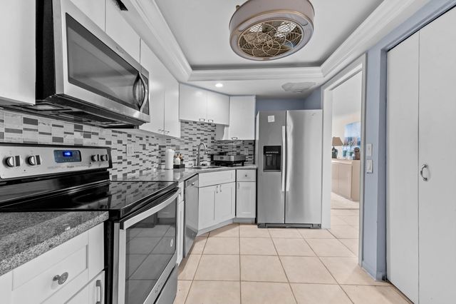 2400 Presidential Way 2004, West Palm Beach, FL 33401