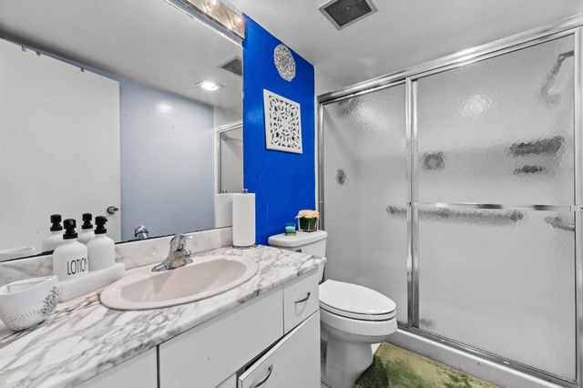 2400 Presidential Way 2004, West Palm Beach, FL 33401