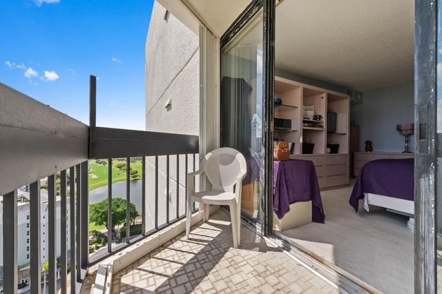 2400 Presidential Way 2004, West Palm Beach, FL 33401