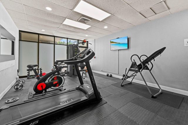 2400 Presidential Way 2004, West Palm Beach, FL 33401