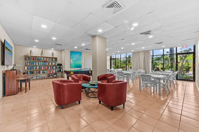 2400 Presidential Way 2004, West Palm Beach, FL 33401