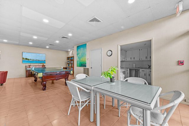 2400 Presidential Way 2004, West Palm Beach, FL 33401