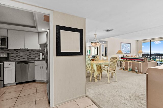 2400 Presidential Way 2004, West Palm Beach, FL 33401