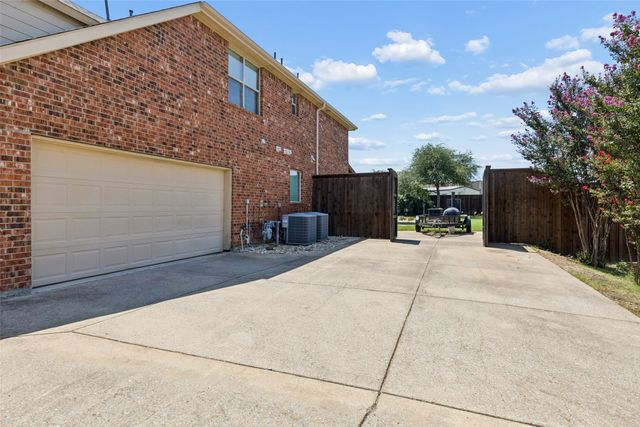5732 Chateau Drive, Sachse, TX 75048