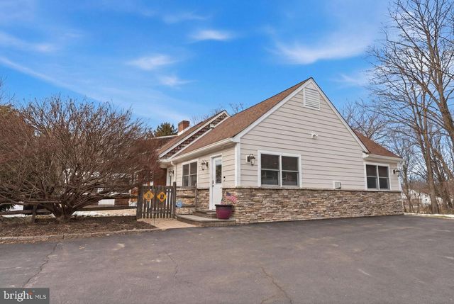 682 WHIRLAWAY DR, Warminster, PA 18974