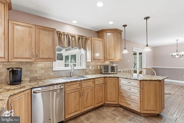 682 WHIRLAWAY DR, Warminster, PA 18974