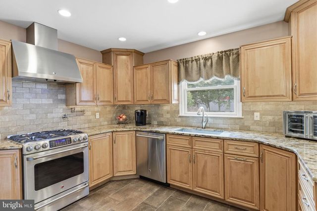 682 WHIRLAWAY DR, Warminster, PA 18974