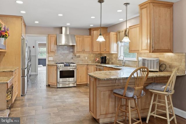 682 WHIRLAWAY DR, Warminster, PA 18974