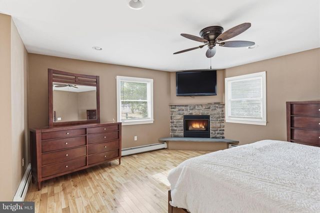 682 WHIRLAWAY DR, Warminster, PA 18974