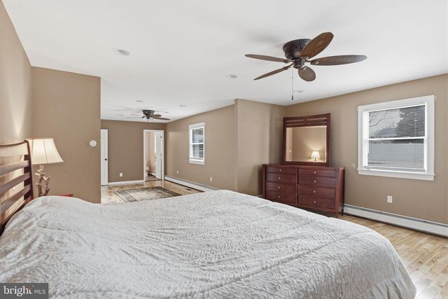 682 WHIRLAWAY DR, Warminster, PA 18974