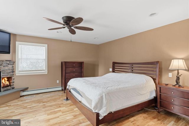 682 WHIRLAWAY DR, Warminster, PA 18974