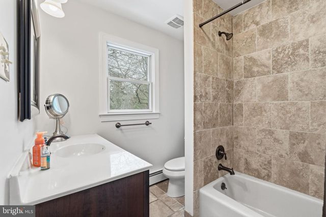 682 WHIRLAWAY DR, Warminster, PA 18974