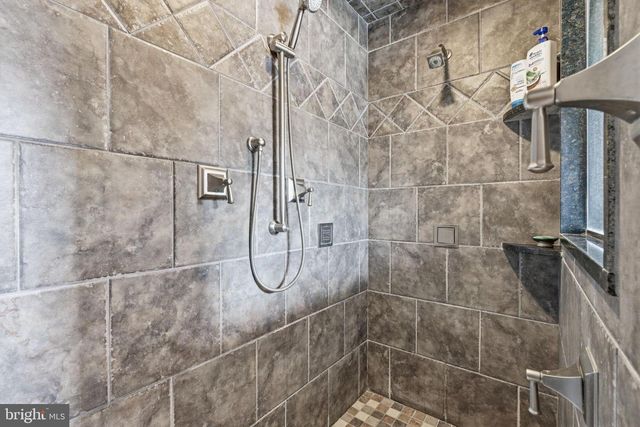 682 WHIRLAWAY DR, Warminster, PA 18974