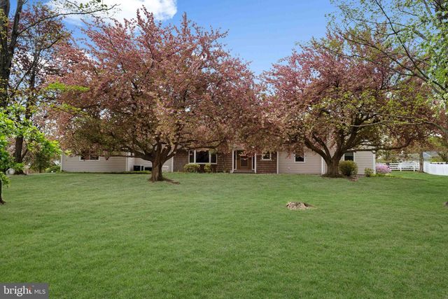 682 WHIRLAWAY DR, Warminster, PA 18974