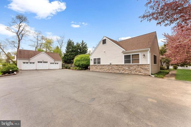 682 WHIRLAWAY DR, Warminster, PA 18974