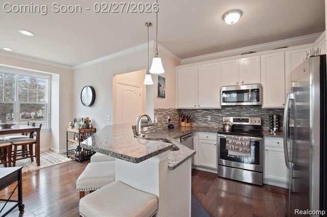 42384 GATEWAY Drive, Plymouth Charter Township, MI 48170