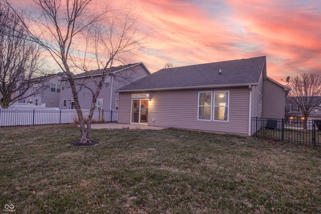 15504 Landsbrook Run E, Noblesville, IN 46060