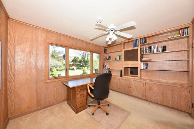 814 Manor CIRCLE, Bayside, WI 53217