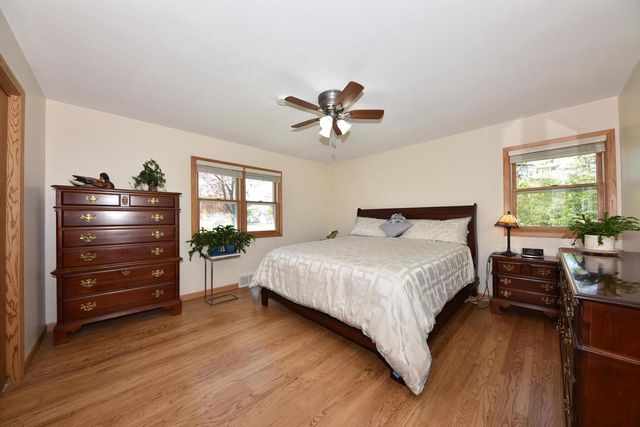814 Manor CIRCLE, Bayside, WI 53217
