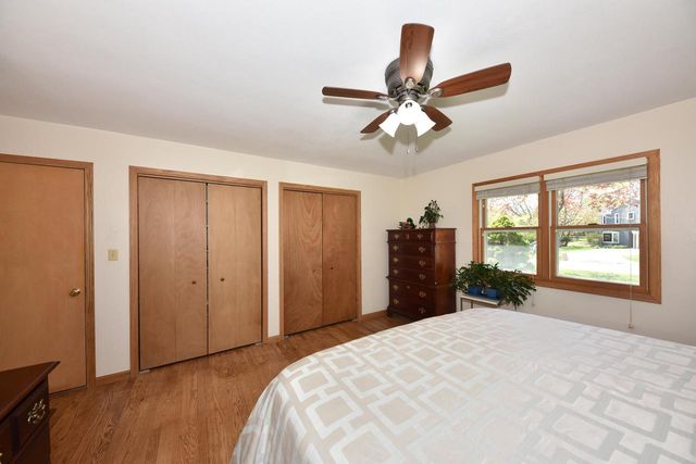 814 Manor CIRCLE, Bayside, WI 53217