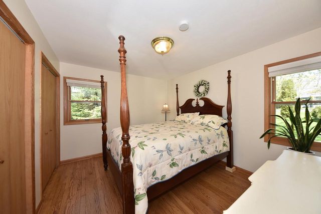 814 Manor CIRCLE, Bayside, WI 53217