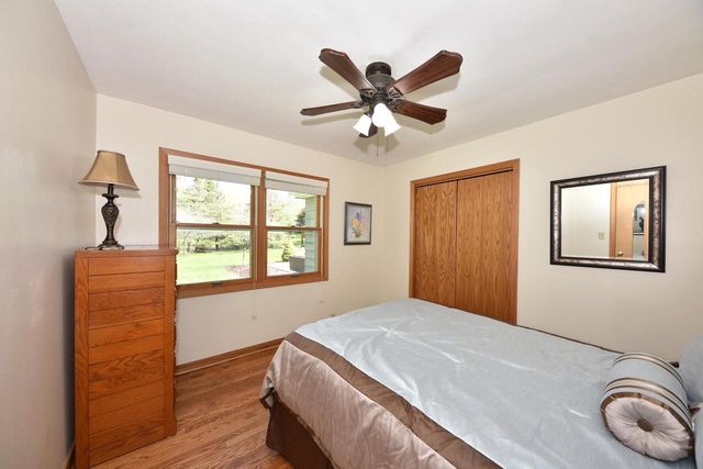 814 Manor CIRCLE, Bayside, WI 53217