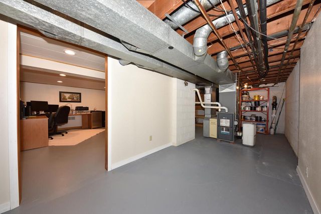 814 Manor CIRCLE, Bayside, WI 53217