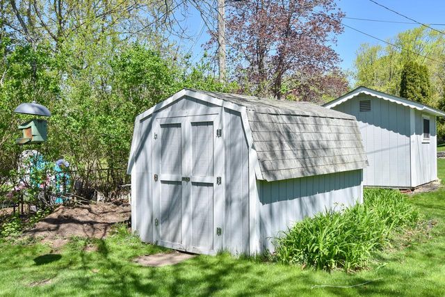 814 Manor CIRCLE, Bayside, WI 53217