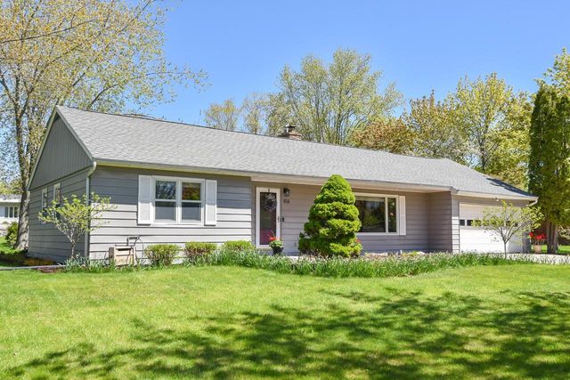 814 Manor CIRCLE, Bayside, WI 53217