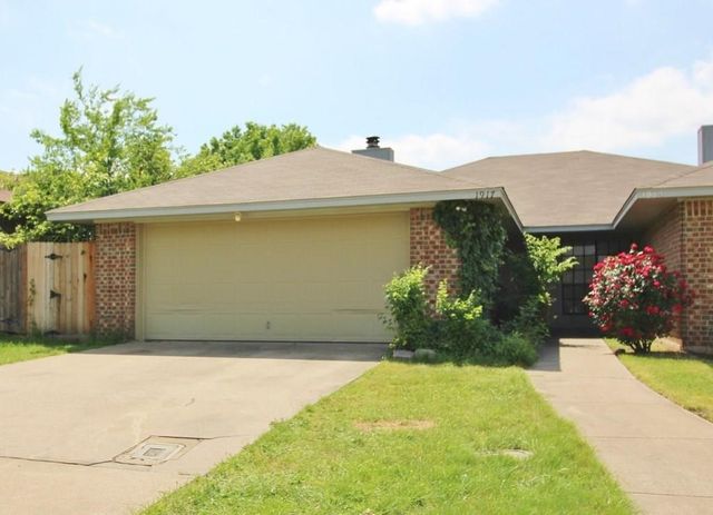 1915-1917 Spindletop Drive, Duncanville, TX 75137