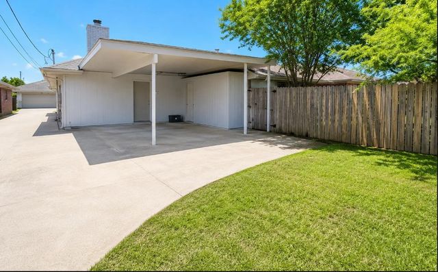 1915-1917 Spindletop Drive, Duncanville, TX 75137