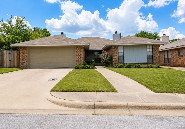 1915-1917 Spindletop Drive, Duncanville, TX 75137