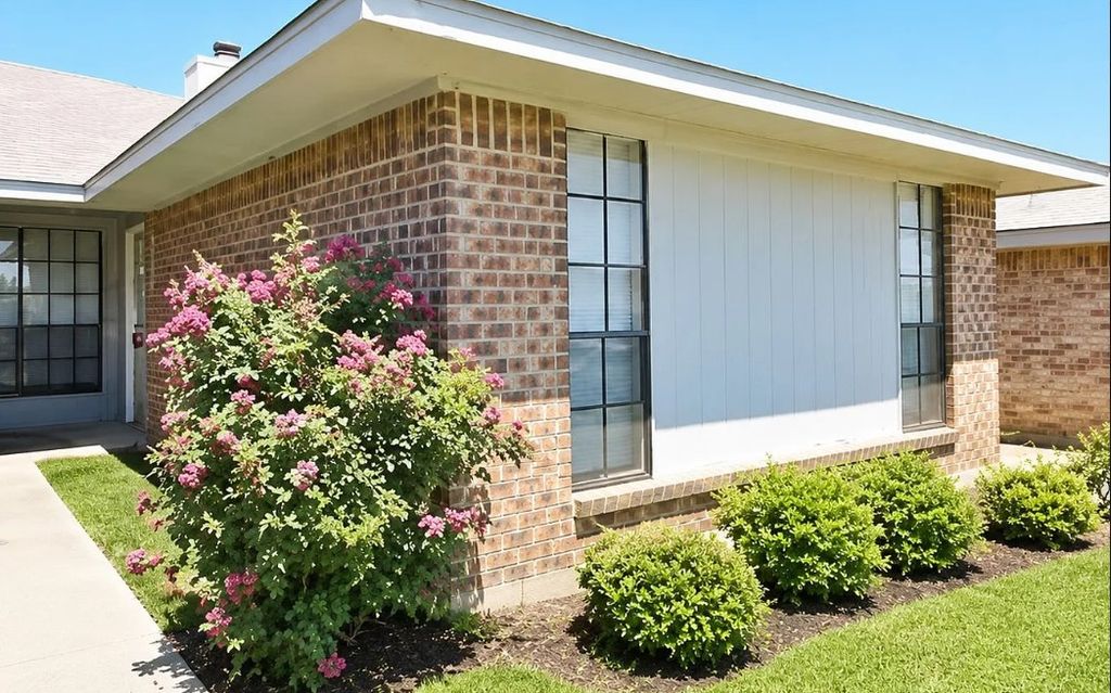 1915-1917 Spindletop Drive, Duncanville, TX 75137