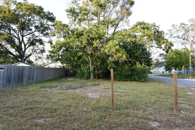 4701 17TH AVENUE S, St Petersburg, FL 33711