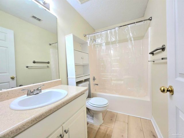 4873 La Casa Cir, Pace, FL 32571